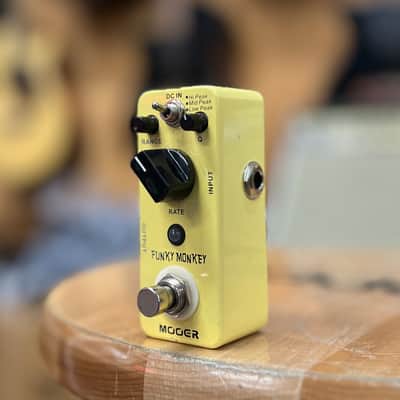 USED Mooer Funky Monkey Auto Wah pedal image 2
