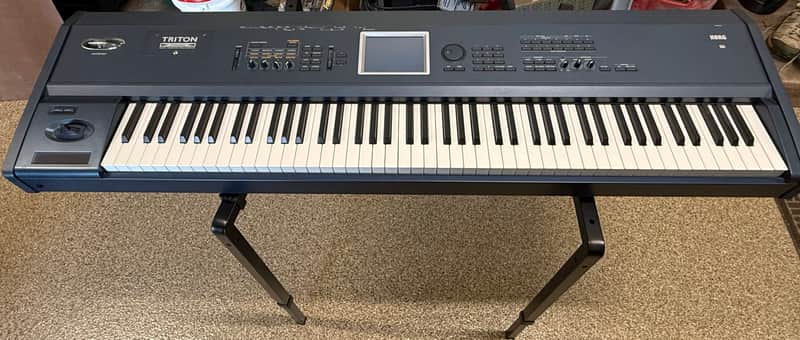 Korg Triton Extreme 88-Key 120-Voice Polyphonic Workstation 2005 - 2009 - Black image 1