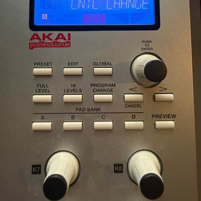 Akai MPD24 MIDI Controller  2010s - Silver image 12