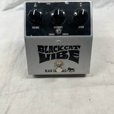 Black Cat Pedals Black Cat Vibe Vibrato Pedal with Power Supply image 2