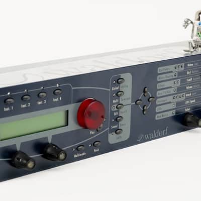 Waldorf Micro Q Synthesizer Rack Blau + Neuwertig + 1,5 Jahre Garantie