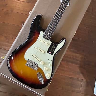 Fender American Vintage II 1961 Stratocaster - Sunburst /8lbs. 4.7oz. #V2443048 image 10