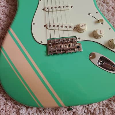 Fender FSR Traditional 50s Stratocaster 2018 - Surf Green / Shell Pink Competition Stripe image 3