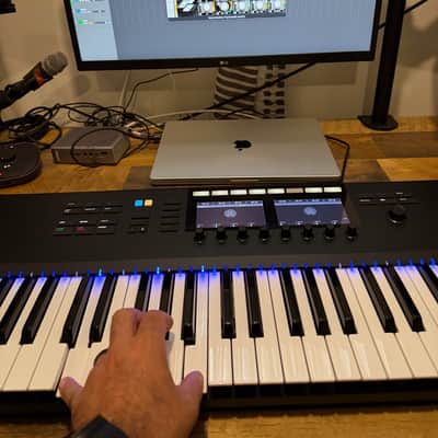 Native Instruments Komplete Kontrol S61 Mk2 2010s - Black image 2