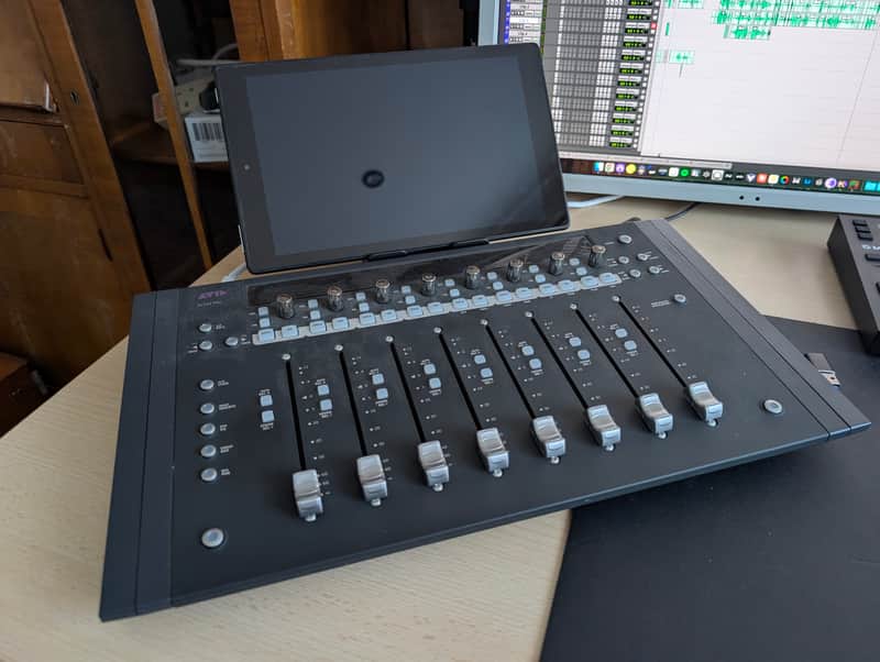 Avid Artist Mix 2010s - Black image 1