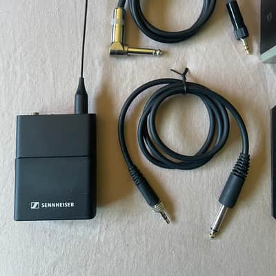 Sennheiser EW-D CI1 Wireless Guitar System - Q1-Q6 w/Bonus Sennheiser Ci1REW Right-angle Guitar Cable image 5