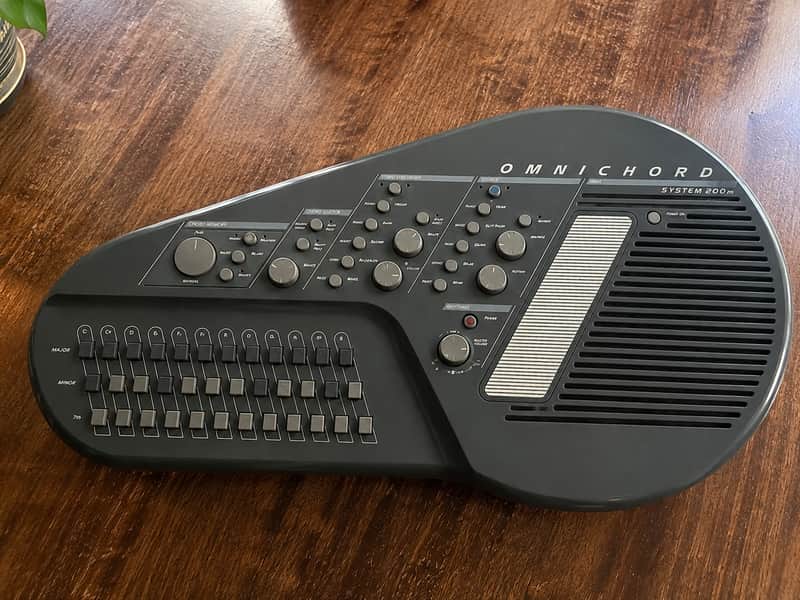 Suzuki OM-200M Omnichord