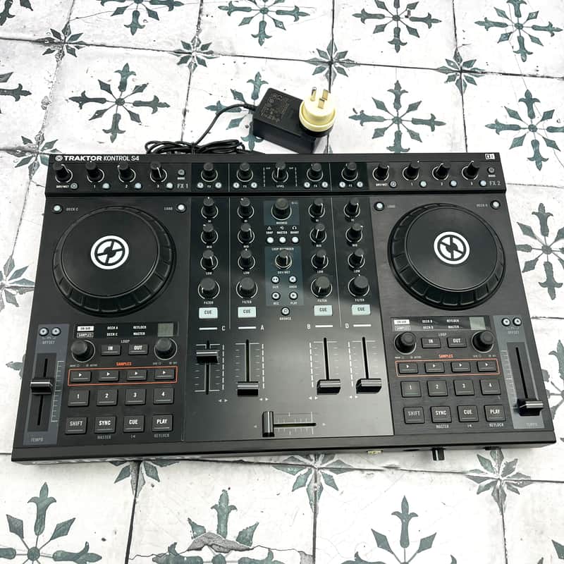 Native Instruments Traktor Kontrol S4 | Reverb