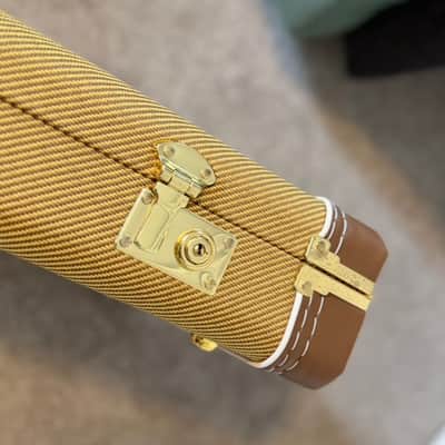 Fender 2025 av2 case- Tweed image 3