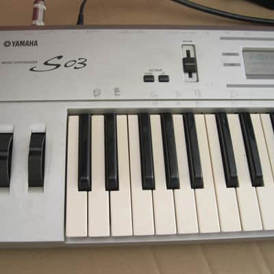 Yamaha S03 Synthesizer image 2