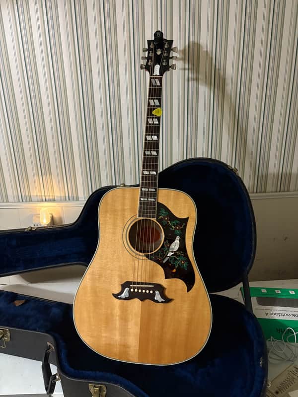 Gibson Dove 1999 - Natural Top / Antique Cherry Back and Sides