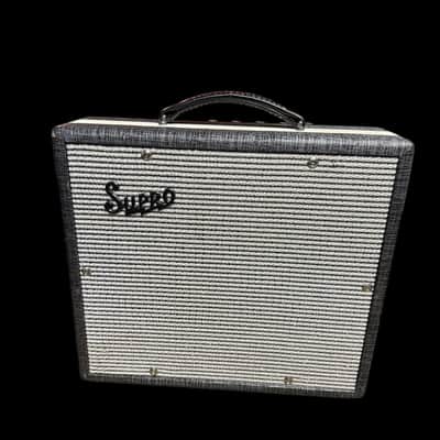 Supro 1610RT Comet 1x10 Combo Amp - x10030 image 1