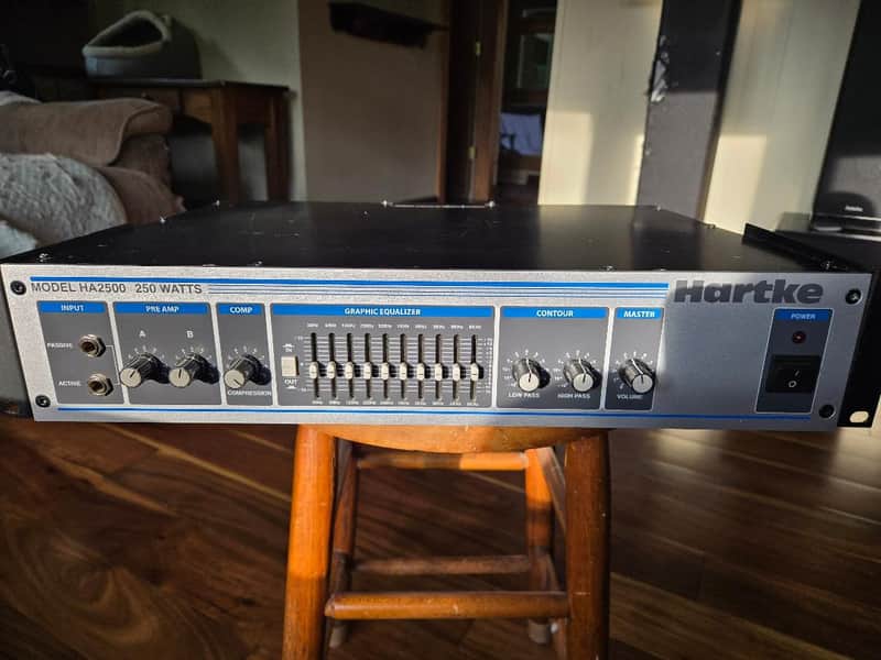 Hartke HA2500 250-Watt Bass Amp Head 2004 - Present - Silver image 1