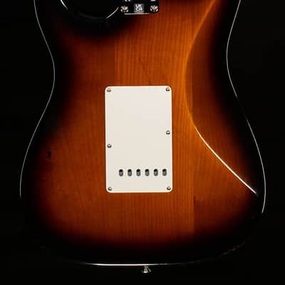 Fender American Vintage II 1957 Stratocaster Maple Fingerboard 2-Color Sunburst (556) image 4