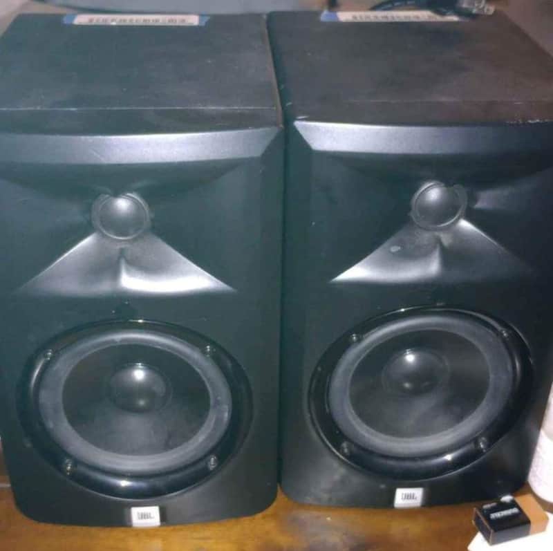 JBL LSR305 2-Way powered Studio Monitors (Pair) 2010s - Black image 1