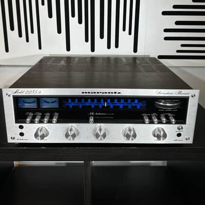 Marantz Model 2235B 35-Watt Stereo Solid-State Receiver 1972 - 1974 - Silver with Wood Case image 3