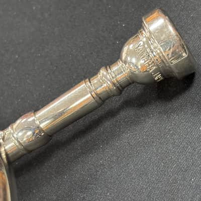 Yamaha YTR-2330 Gold-plated B-flat trumpet image 5