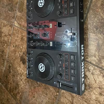 Native Instruments Traktor Kontrol S2 2010s - Black image 2