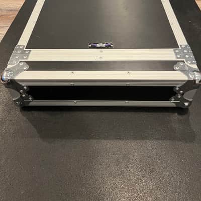 Mackie DL1608 with Lightning connector, OnStage flight case, rack mounted, Apple AirPort Extreme and iPad Air image 7