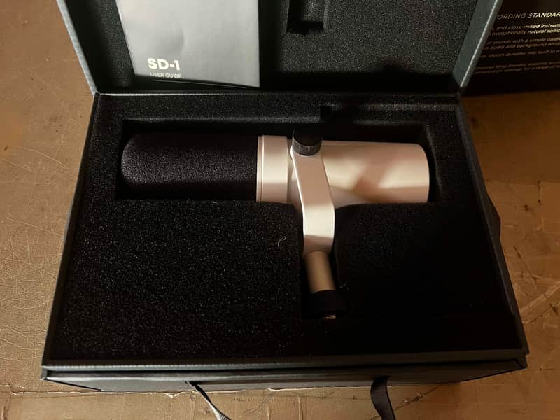 Universal Audio Standard SD-1 Cardioid Dynamic Microphone - White image 1