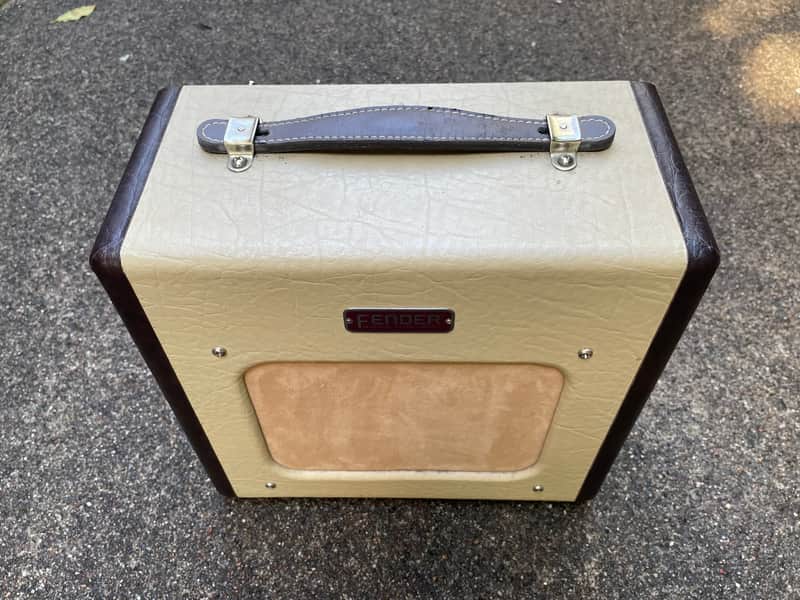 Fender Champion 600 5-Watt 1x6" Guitar Combo image 1