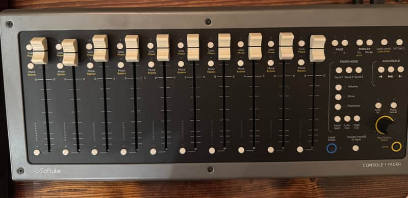 Softube Console 1 Fader USB DAW Control Surface 2019 - Gray image 1