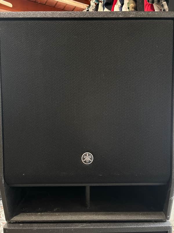 Yamaha DXS18XLF 1600-Watt 18" Powered Subwoofer 2018 - Present - Black image 1