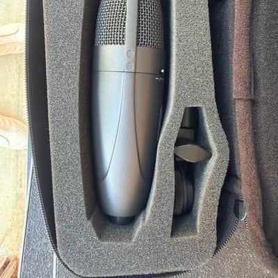 Shure KSM32 / CG Medium Diaphragm Cardioid Condesner Microphone 1998 - Present - Charcoal Gray image 4