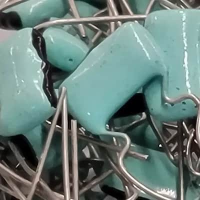 Green Drop Capacitors 0,010uF 10% 250v Bag Of 95 Seafoam Green / Black image 8