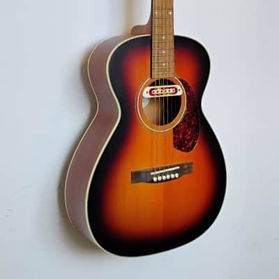 Guild Westerly Collection Series M-240E Troubadour - Pau Ferro Fretboard - 2019 - Present - DeArmond Tone Boss Sound Hole P/U - Vintage Sunburst (VSB) - Satin image 2