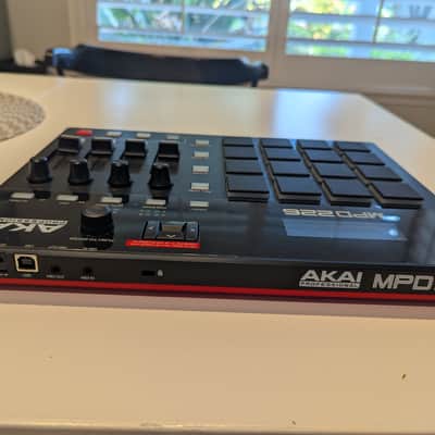 Akai MPD226 2015 - Present - Black image 3