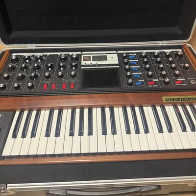 Moog Voyager signature 2002 - Wood modified image 1