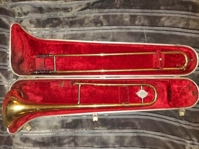 Holton Collegiate Trombone, with case and mouthpiece, USA. Acceptable condition image 1
