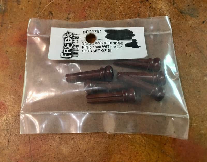 Allparts BP01751 BRIDGE PINS SNAKEWOOD FOR ACOUSTIC GUITAR 5.1mm DIAMETER WITH 3mm MOP DOT (6pcs) image 1