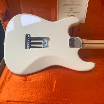 Fender Jeff Beck Artist Series Stratocaster with Hot Noiseless Pickups 2001 - Present Olympic White image 3