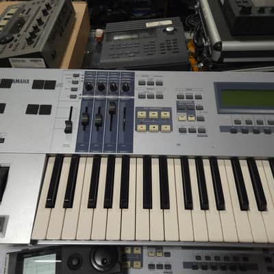 Yamaha Motif ES 6 Production Synthesizer 2000s - Local Pickup Only image 2