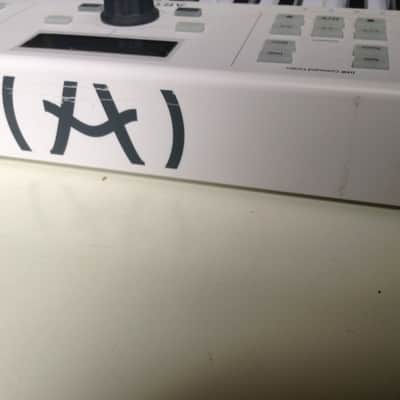 Arturia KeyLab Essential 61 MIDI Controller 2017 - Present White image 3