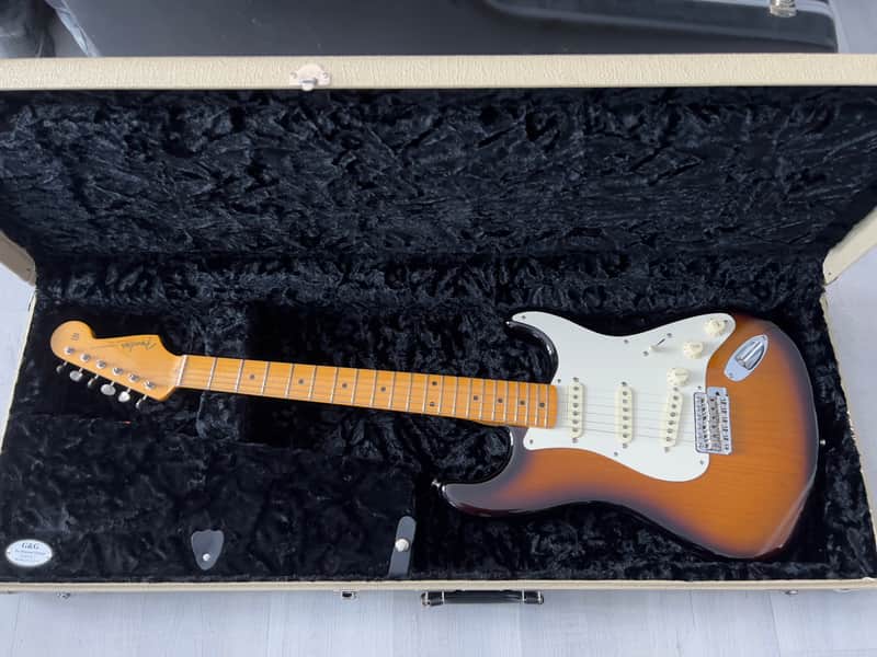 Fender Eric Johnson Stratocaster with Maple Fretboard 2005 - Present - 2-Color Sunburst