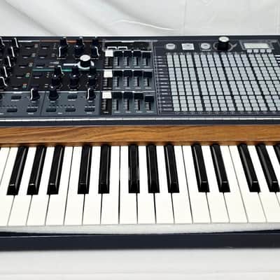 Arturia MatrixBrute Analog Monophonic Synthesizer 49-Key Keyboard Synthesizer image 2