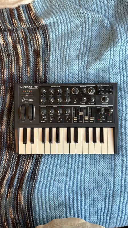 Arturia MicroBrute 25-Key Synthesizer 2014 - Present - Black image 1