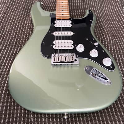 Fender Stratocaster 2018 - Sage green image 2
