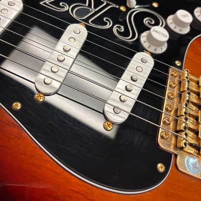 2015 Fender Stevie Ray Vaughan Stratocaster 3-Color Sunburst imagen 24