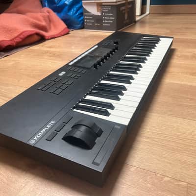 Native Instruments Komplete Kontrol S49 Mk2 2010s - Black image 3