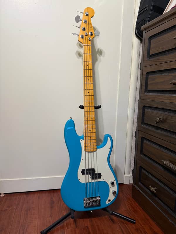 Fender American Professional II Precision Bass V with Maple Fretboard 2020 - Present - Miami Blue image 1