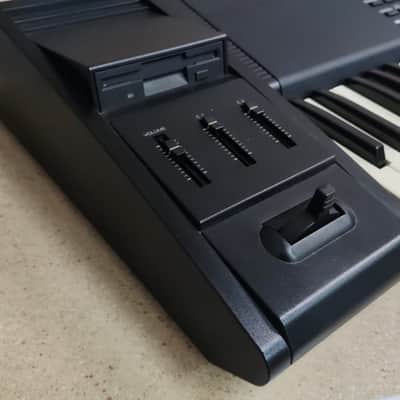 Roland XP-50 61-Key 64-Voice Music Workstation Keyboard 1995 - 1998 - Black image 3