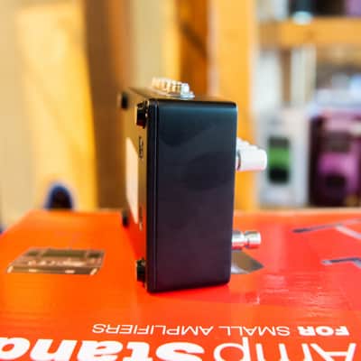 Electro-Harmonix Oceans 12 Dual Stereo Reverb Pedal image 2