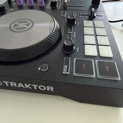 Native Instruments Traktor Kontrol S2 MK3 2018 - Black image 4