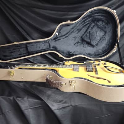 Hagstrom HJ500 Natural Gloss Hollow Body Electric Guitar – Jazz Archtop – Dual Humbuckers – Hardshell Case 2000s - 2010s - Natural Gloss Top with Dark Figured Back & Sides image 3