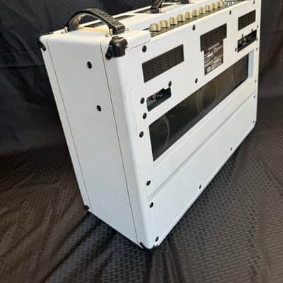 Vox AC 30C2, 30-Watt, 2 x 12" Guitar Combo Amp Limited Edition White Bronco image 5