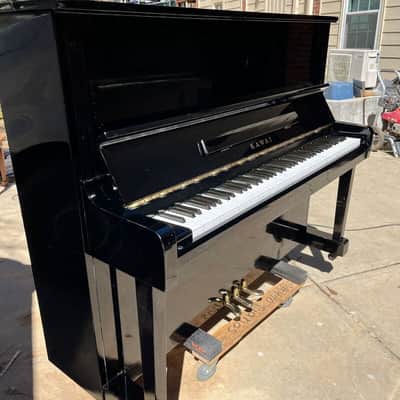 Kawai BL-31 Upright Piano – Japanese Craftsmanship in Excellent Condition image 2